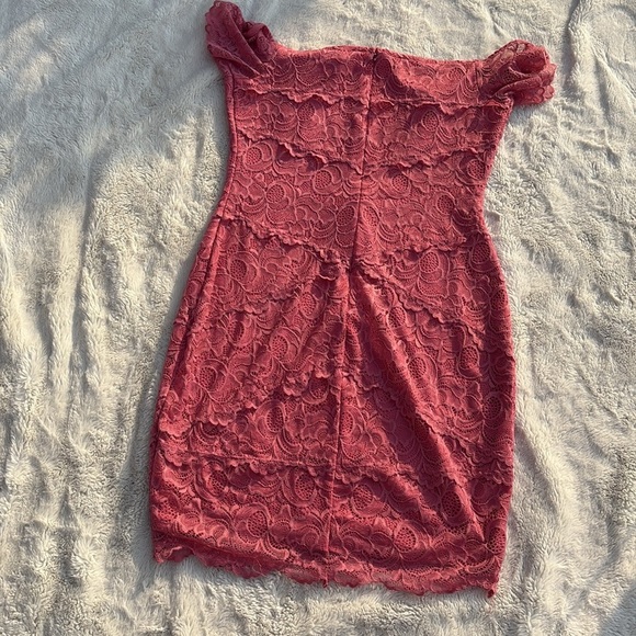 GUESS Pink Lace Off-Shoulder Midi Dress – Size Medium | Chic Party Look - Picture 4 of 5